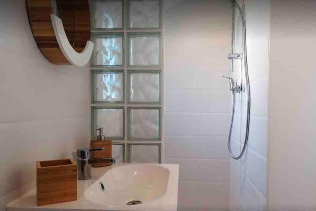 Maisonnette Pour 2 Personnes - Vue Mer - Plage A 100 Metres Ploubazlanec Kültér fotó